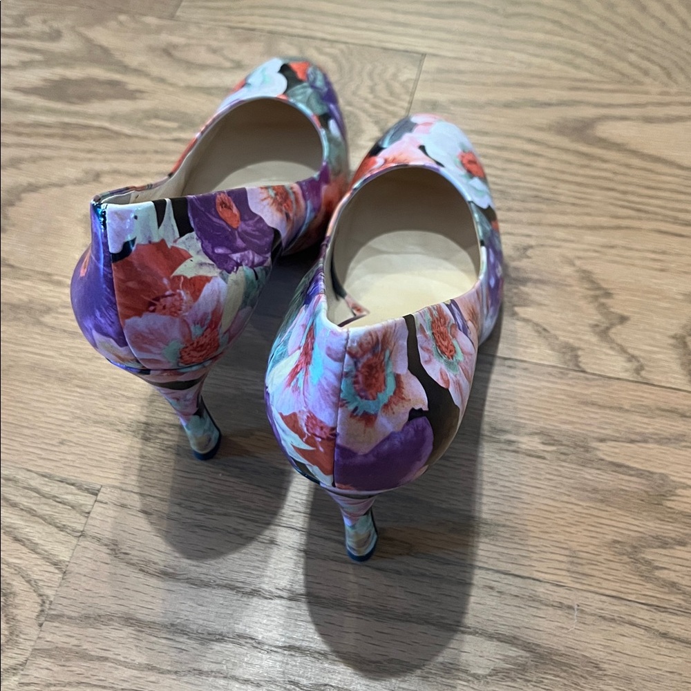 NINE WEST SZ10 Floral Women’s Pumps 
3 1/2 “ high STUNNING - Picture 5 of 5
